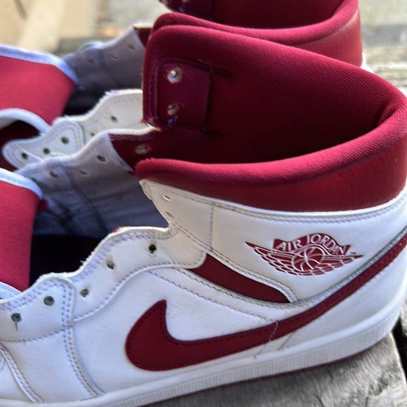 Jordan 1 Mid & Black Court Visions